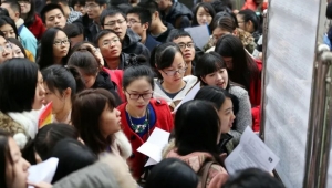 Đằng sau cơn sốt tìm việc nhà nước của giới trẻ Trung Quốc