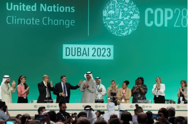 COP28 kết thúc với thỏa thuận từ bỏ dấn nhiên liệu hóa thạch