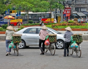 Việt Nam nghèo và phụ thuộc nhưng vẫn thích chơi cha