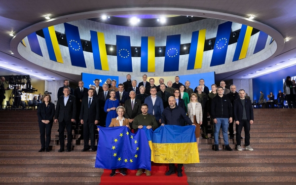 Chiến tranh Ukraine : Liên Âu nên hay không nên vào cuộc ?