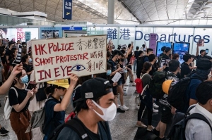 Bạo động Hồng Kông : Donald Trump gáy, Đại học Sư phạm Việt Nam cấm bàn