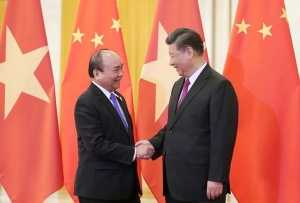 Thủ tướng Phúc bị ‘đẩy’ hay thích đi Trung Quốc ?