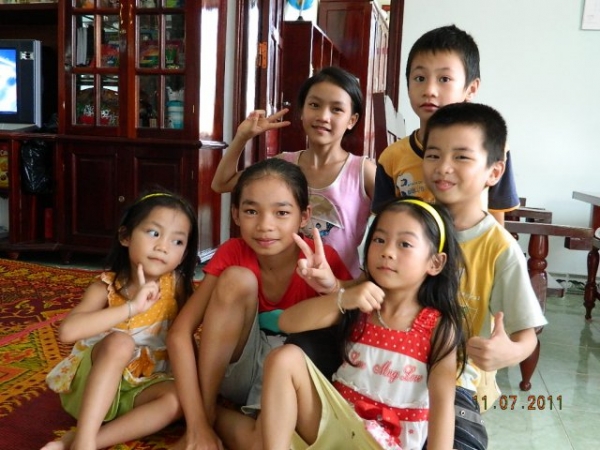 Hội giúp đỡ Trẻ em Việt Nam và chương trình đỡ đầu trẻ có hoàn cảnh khó khăn