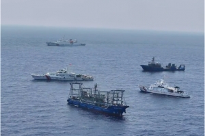 Hải cảnh Trung Quốc không cản được xuồng vũ trang của hải quân Philippines