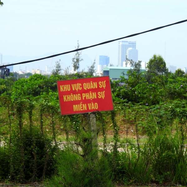 Đất quốc phòng : ai &quot;lấn chiếm&quot; ?