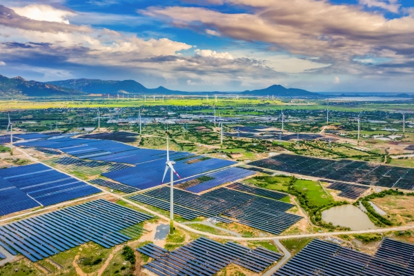 Năng lượng xanh : Việt Nam thất bại vì ngành điện bị phân mảnh