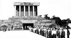 Bảo quản xác ướp Hồ Chí Minh, nhóm lợi ích bất động sản