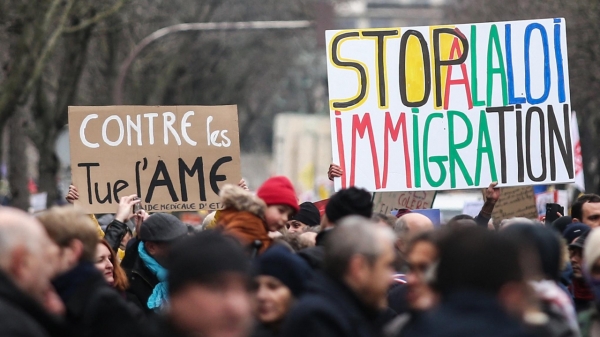 Điểm báo Pháp - Pháp : dự luật nhập cư bị kiểm duyệt