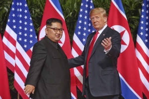 Hạt nhân Bắc Triều Tiên : Donald Trump gặp lúng túng